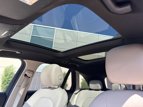 Used 2018 Mercedes-Benz GLC 300 4MATIC image 28