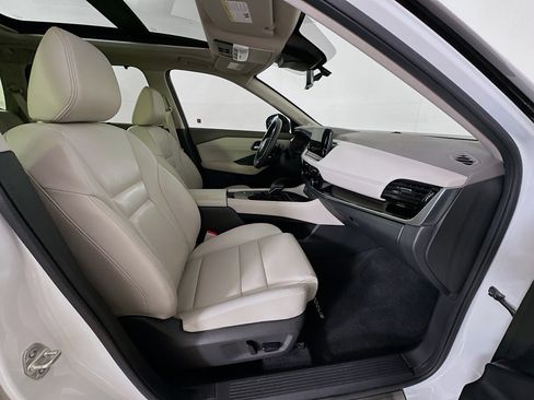 Used 2023 Nissan Rogue SL w/ SL Premium Package image 33