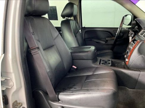 Used 2014 Chevrolet Suburban LT RWD image 9