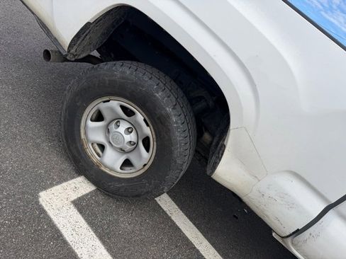 Used 2016 Toyota Tacoma SR w/ SR Convenience Package image 4