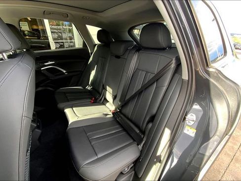 New 2025 Audi Q5 Premium image 9