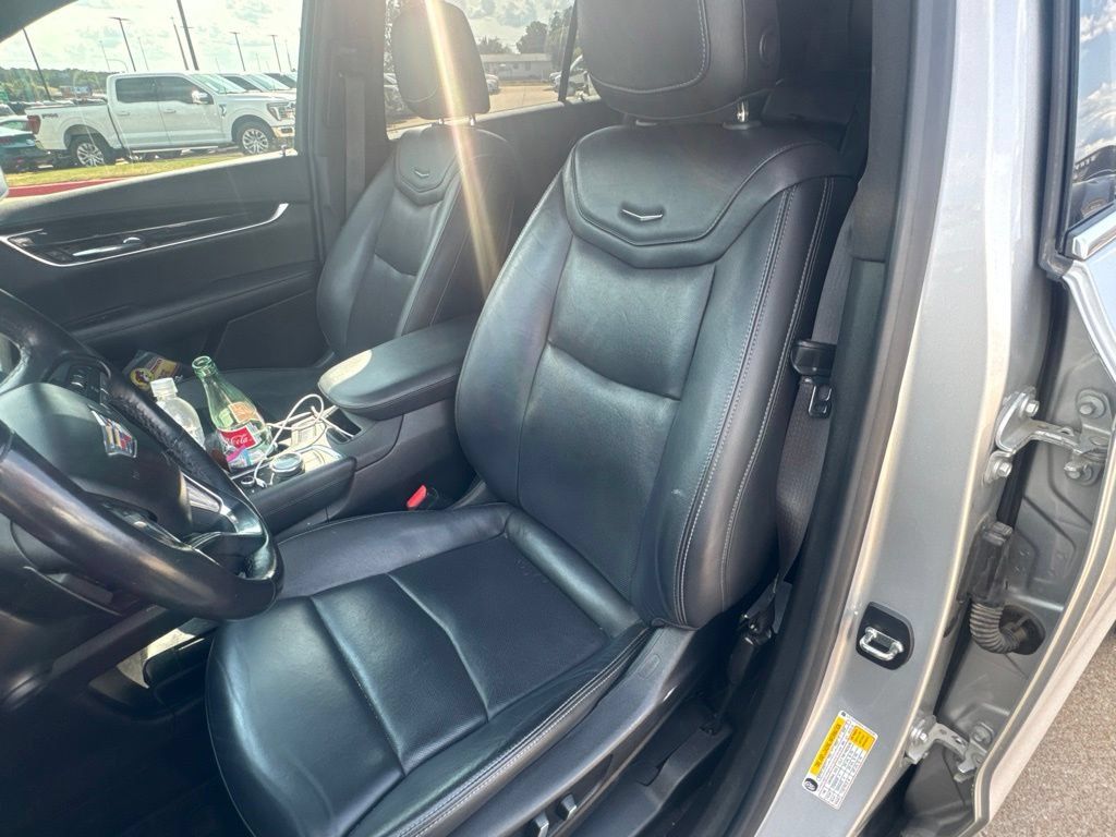 Used 2020 Cadillac XT6 Premium Luxury w/ LPO, Floor Liner Package FWD image 16