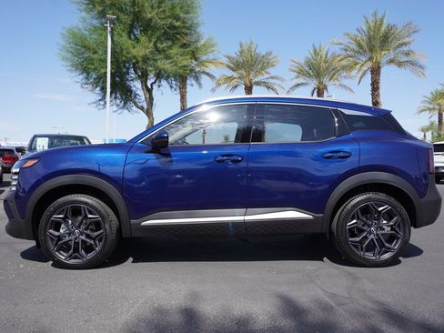 Used 2025 Nissan Kicks SR FWD image 2