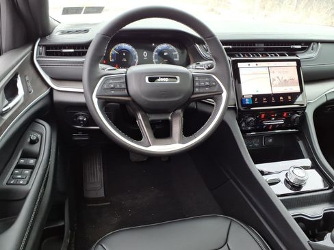 New 2025 Jeep Grand Cherokee Limited w/ Black Appearance Package AWD/4WD image 5