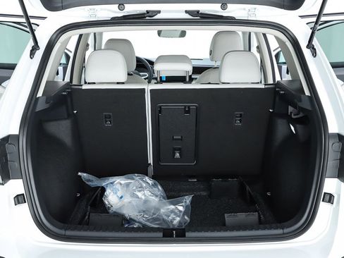 New 2026 Volkswagen Taos SE image 29