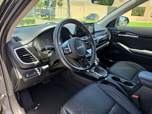 Used 2022 Kia Seltos EX AWD/4WD image 13