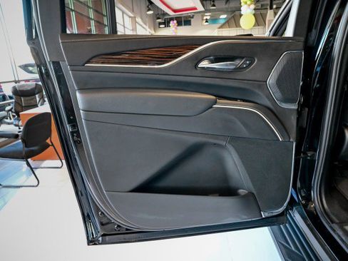 Used 2023 Cadillac Escalade ESV Premium Luxury image 22