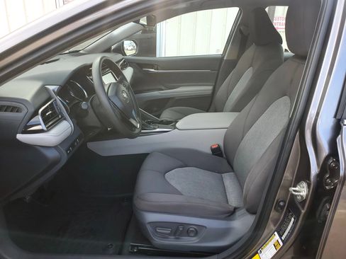 Used 2019 Toyota Camry LE FWD image 31