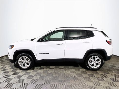 Used 2024 Jeep Compass Latitude image 5