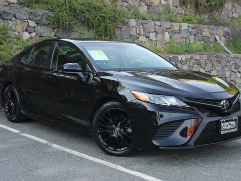 Used 2020 Toyota Camry SE FWD image 4