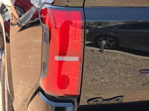 Used 2025 Toyota Tacoma SR5 AWD/4WD image 9