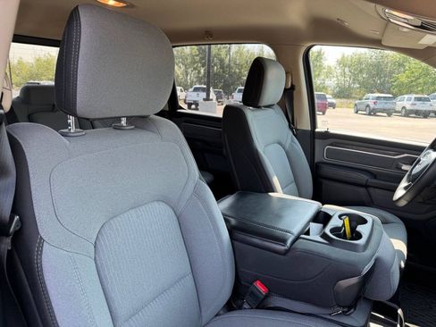 Used 2019 RAM 1500 Big Horn AWD/4WD image 18