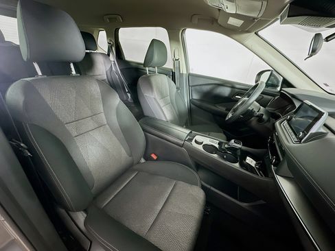 Used 2024 Nissan Rogue SV image 30