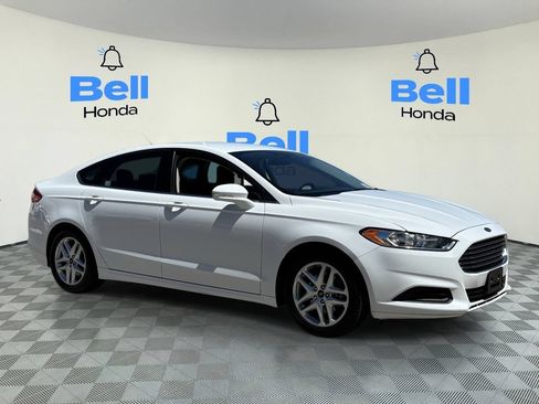 Used 2016 Ford Fusion SE FWD image 6