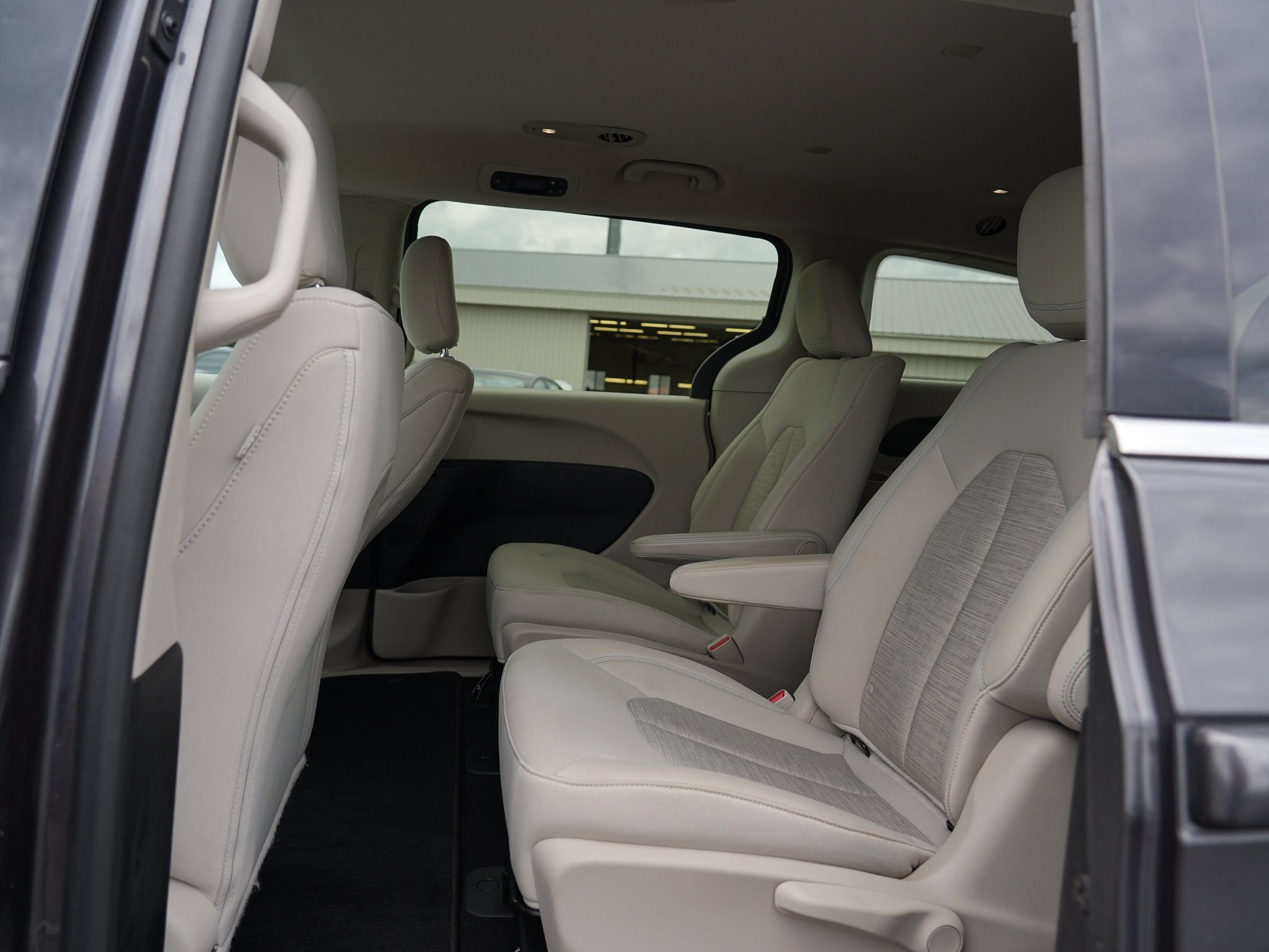 Used 2017 Chrysler Pacifica Touring Plus FWD image 19
