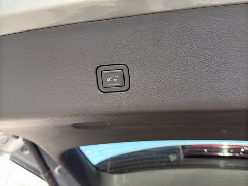 Used 2023 Chevrolet Traverse LT image 29