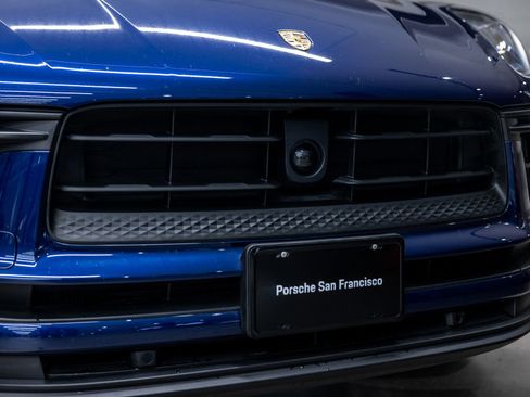 Certified 2023 Porsche Macan S AWD/4WD image 18