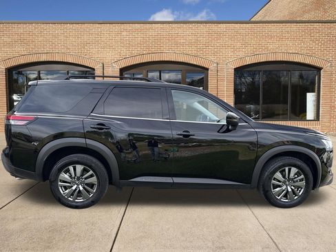 Used 2025 Nissan Pathfinder SV AWD/4WD image 2