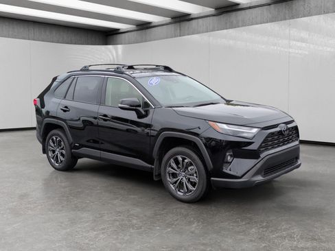 Used 2025 Toyota RAV4 XLE Premium w/ Weather Package AWD/4WD image 1