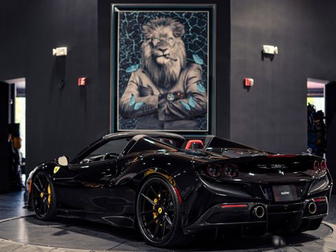 Used 2023 Ferrari F8 Tributo RWD image 5