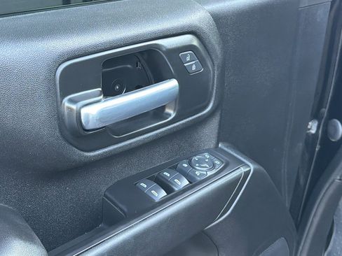 Used 2021 Chevrolet Silverado 2500 Custom w/ Custom Value Package image 12