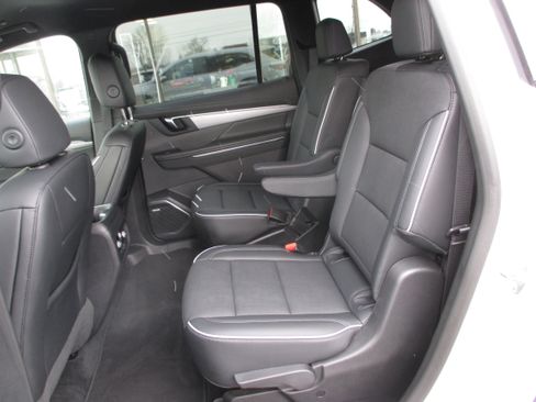 Used 2025 Buick Enclave Preferred image 12