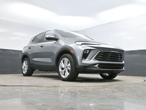 Used 2025 Buick Encore GX Preferred AWD/4WD image 42