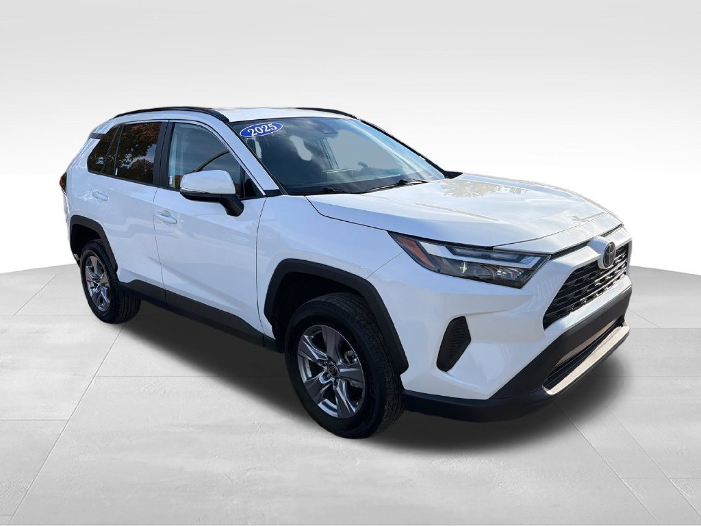 Used 2025 Toyota RAV4 XLE FWD image 7