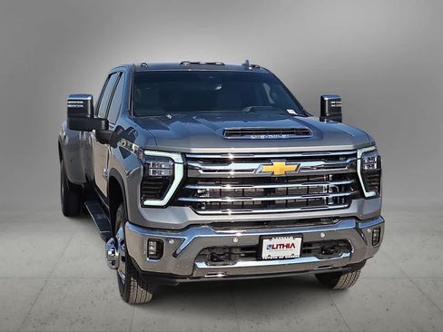 Used 2026 Chevrolet Silverado 3500 LTZ w/ LTZ Texas Edition AWD/4WD image 3