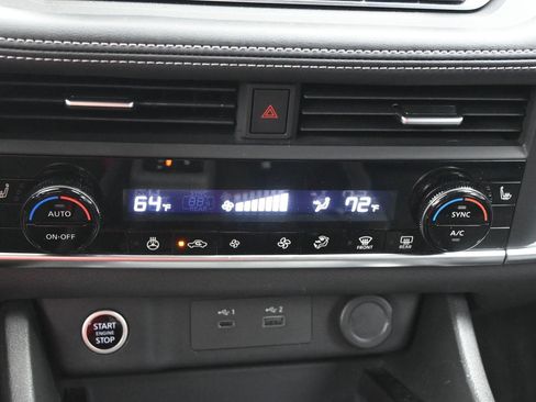 Certified 2023 Nissan Rogue SV w/ SV Premium B Package FWD image 18