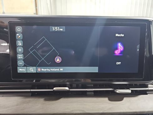 Used 2024 Kia Carnival EX FWD image 24