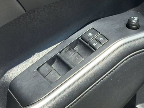 Used 2021 Toyota Highlander XLE FWD image 14