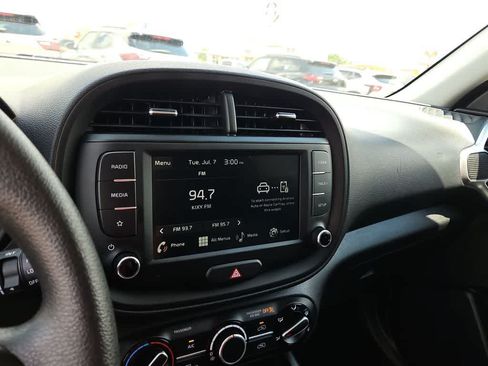 Used 2025 Kia Soul LX w/ LX Technology Package FWD image 24
