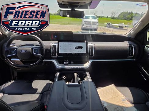 Used 2025 Ford Expedition Platinum w/ Driver's Package AWD/4WD image 19