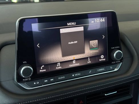 Used 2025 Nissan Rogue SV FWD image 31