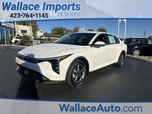 New 2025 Kia K4 LXS image 1