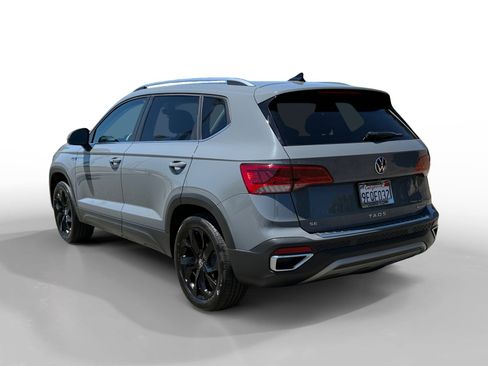 Used 2023 Volkswagen Taos SE w/ Panoramic Sunroof Package AWD/4WD image 3