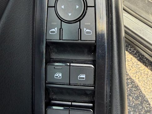 Used 2024 Nissan Rogue S AWD/4WD image 21