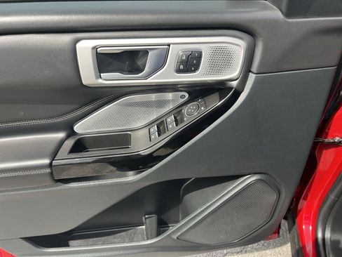 Used 2021 Ford Explorer Platinum w/ Equipment Group 601A image 23