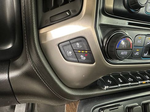 Used 2019 GMC Sierra 2500 Denali w/ Duramax Plus Package AWD/4WD image 17