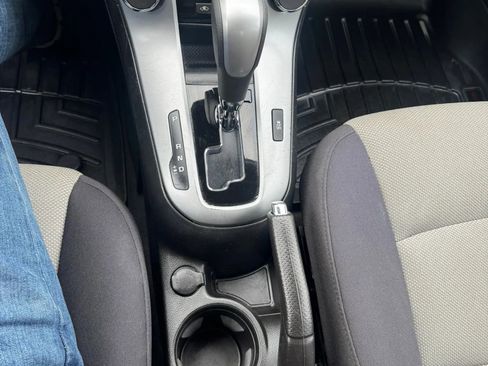 Used 2013 Chevrolet Cruze LS image 15