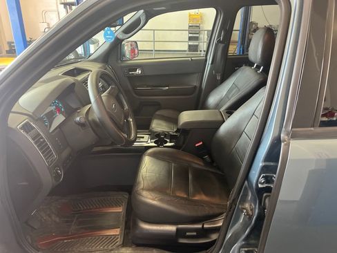 Used 2010 Ford Escape Limited FWD image 4