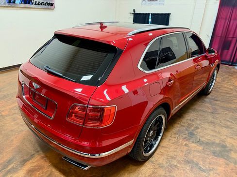 Used 2017 Bentley Bentayga AWD/4WD image 92