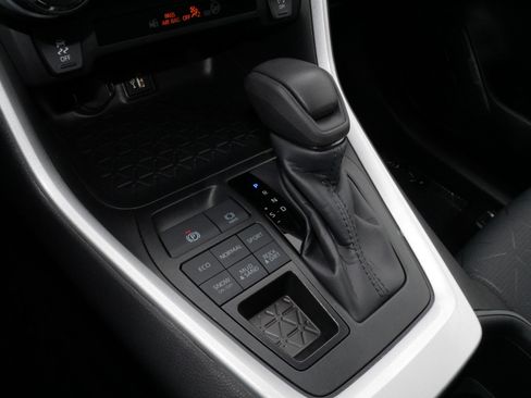 Certified 2025 Toyota RAV4 XLE AWD/4WD image 24