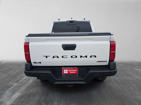 Certified 2025 Toyota Tacoma TRD Off-Road AWD/4WD image 4