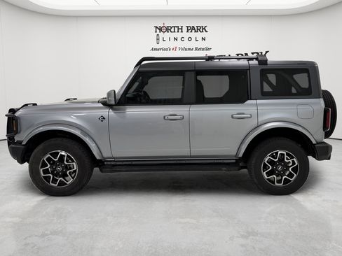 Used 2024 Ford Bronco Outer Banks AWD/4WD image 2