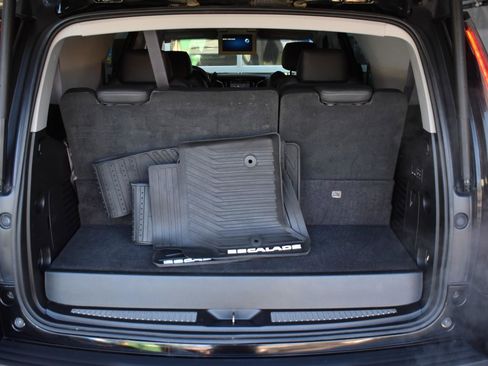 Used 2017 Cadillac Escalade Luxury image 57