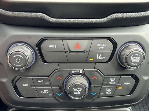 Used 2023 Jeep Renegade Latitude w/ Sun/Sound Group AWD/4WD image 26