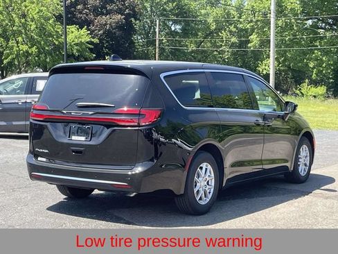 New 2027 Chrysler Pacifica Select FWD image 31