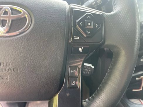 Used 2022 Toyota 4Runner TRD Off-Road Premium AWD/4WD image 11